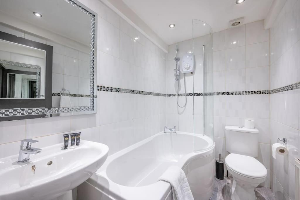 *f4gh For Your Relaxed & Cosy + Free Parking + Free Fast Wifi * * Leeds (West Yorkshire)
