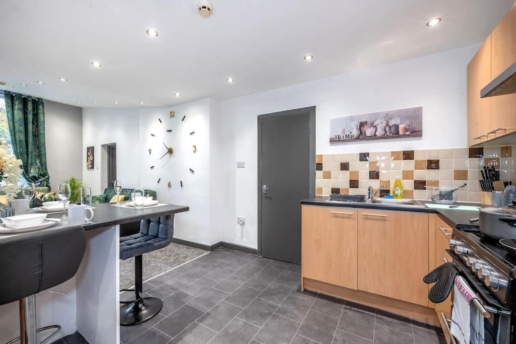 *f4gh For Your Relaxed & Cosy + Free Parking + Free Fast Wifi * * Leeds (West Yorkshire)