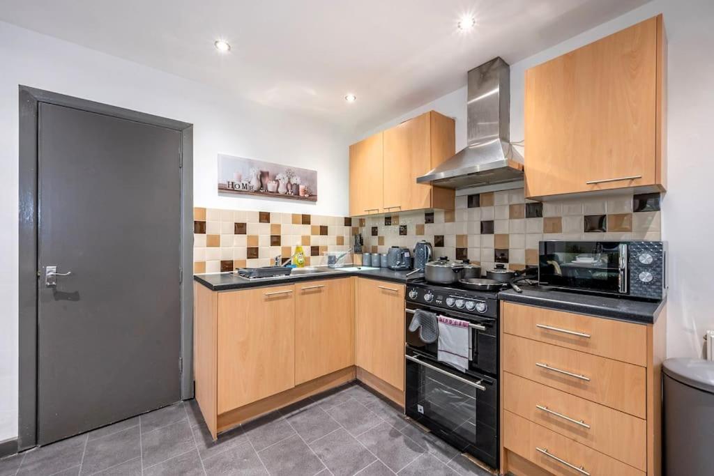 Apartment *f4gh For Your Relaxed & Cosy + Free Parking + Free Fast Wifi * Leeds (West Yorkshire)