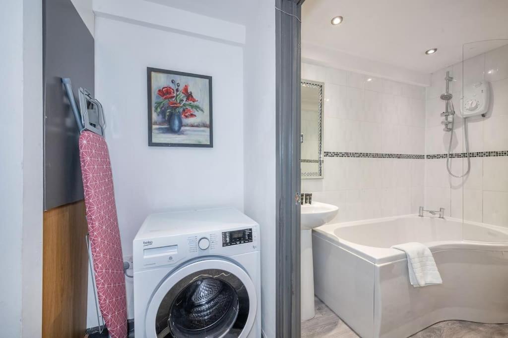 *f4gh For Your Relaxed & Cosy + Free Parking + Free Fast Wifi * * Leeds (West Yorkshire)